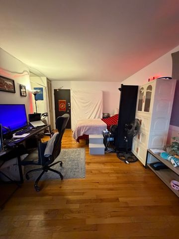 541 W OAKDALE Avenue 504, Chicago, IL 60613