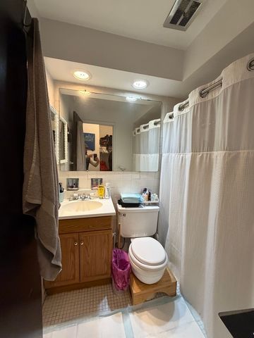 541 W OAKDALE Avenue 504, Chicago, IL 60613