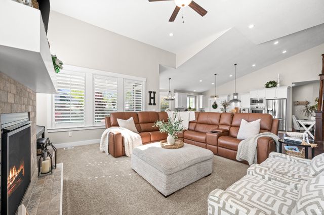 2027 W NICHOLAS FARM LN, South Jordan, UT 84095