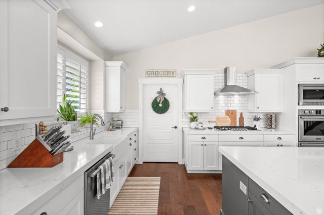 2027 W NICHOLAS FARM LN, South Jordan, UT 84095