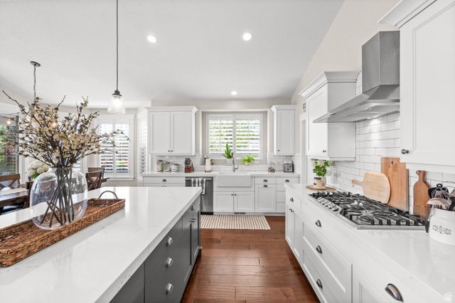2027 W NICHOLAS FARM LN, South Jordan, UT 84095