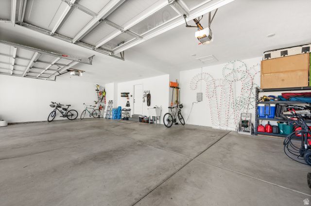 2027 W NICHOLAS FARM LN, South Jordan, UT 84095