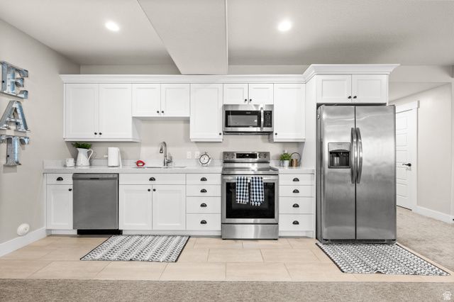 2027 W NICHOLAS FARM LN, South Jordan, UT 84095
