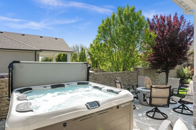 2027 W NICHOLAS FARM LN, South Jordan, UT 84095