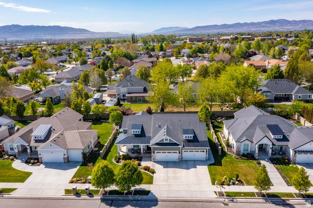 2027 W NICHOLAS FARM LN, South Jordan, UT 84095