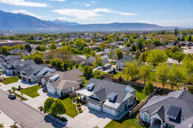 2027 W NICHOLAS FARM LN, South Jordan, UT 84095