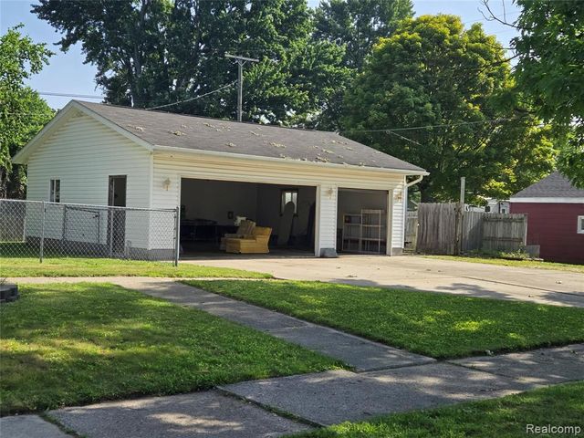 1569 New Hampshire Avenue, Marysville, MI 48040