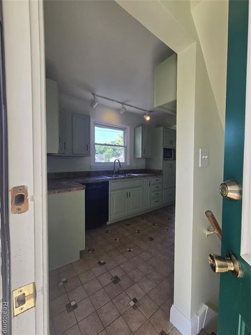 1569 New Hampshire Avenue, Marysville, MI 48040