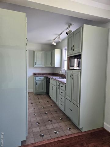 1569 New Hampshire Avenue, Marysville, MI 48040