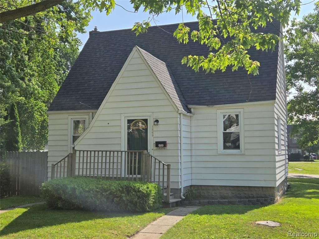 1569 New Hampshire Avenue, Marysville, MI 48040