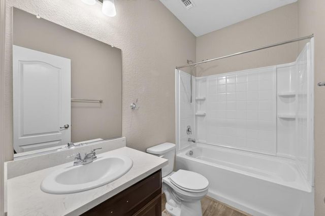 3105 Club Center Dr, Sacramento, CA 95835