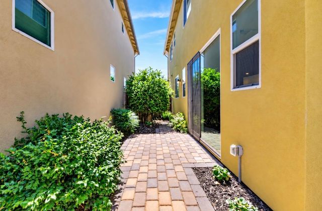 3105 Club Center Dr, Sacramento, CA 95835