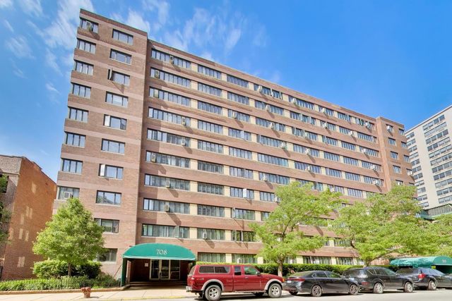 708 W BITTERSWEET Place 1003, Chicago, IL 60613