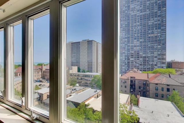 708 W BITTERSWEET Place 1003, Chicago, IL 60613