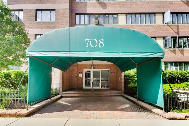 708 W BITTERSWEET Place 1003, Chicago, IL 60613