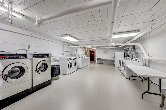 708 W BITTERSWEET Place 1003, Chicago, IL 60613
