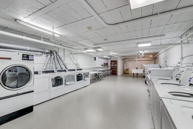 708 W BITTERSWEET Place 1003, Chicago, IL 60613