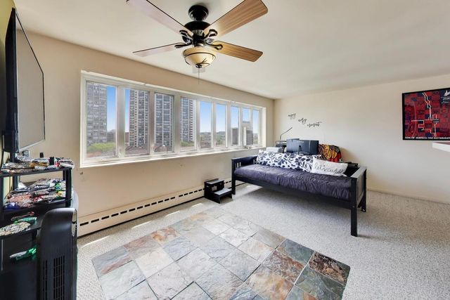 708 W BITTERSWEET Place 1003, Chicago, IL 60613