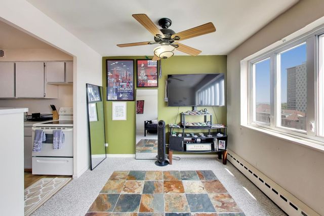 708 W BITTERSWEET Place 1003, Chicago, IL 60613