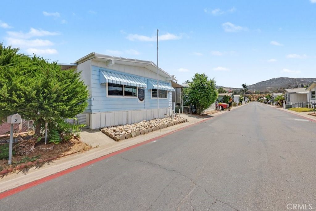 13655 Highway 8 Business 2, El Cajon, CA 92021 — exterior