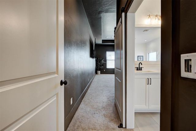 10121 Oakwood Drive, Edmond, OK 73025