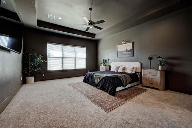 10121 Oakwood Drive, Edmond, OK 73025