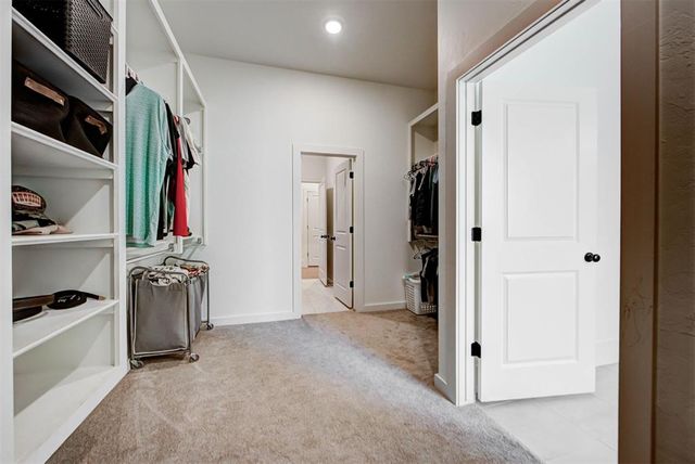 10121 Oakwood Drive, Edmond, OK 73025