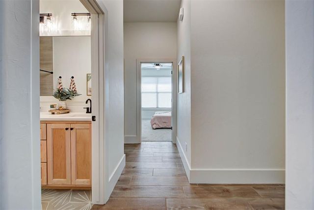 10121 Oakwood Drive, Edmond, OK 73025