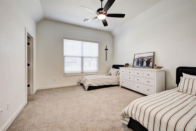 10121 Oakwood Drive, Edmond, OK 73025