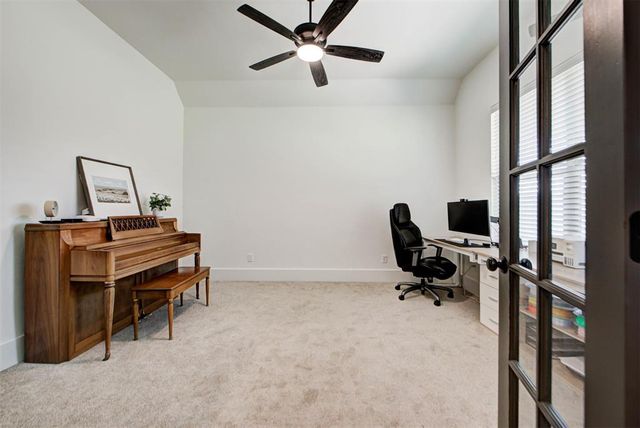 10121 Oakwood Drive, Edmond, OK 73025