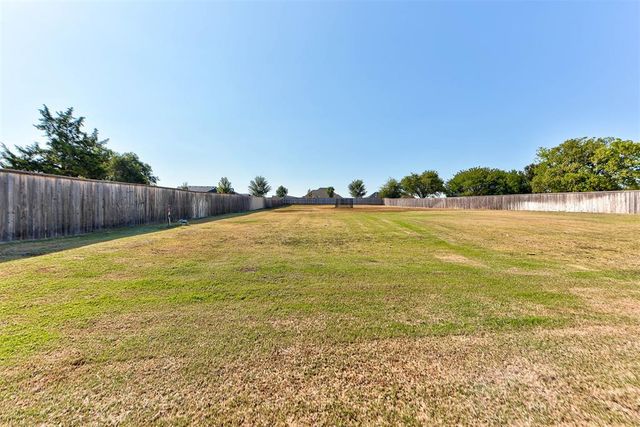 10121 Oakwood Drive, Edmond, OK 73025