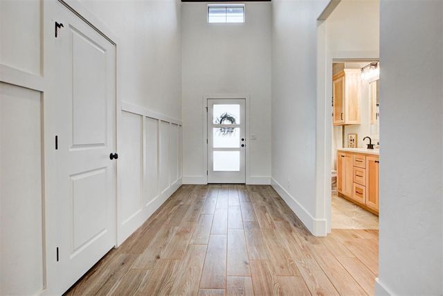 10121 Oakwood Drive, Edmond, OK 73025