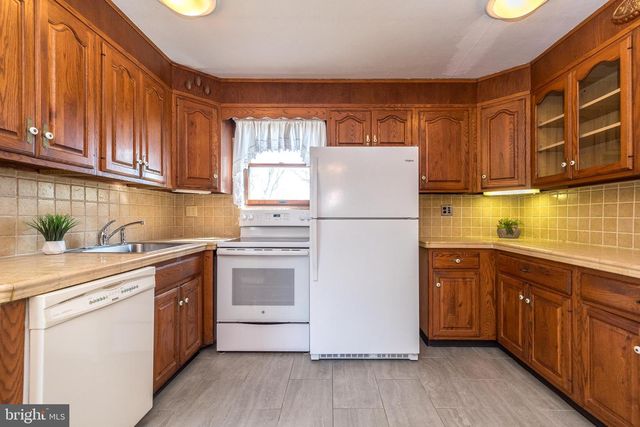 43 THIMBLEBERRY LN, Levittown, PA 19054