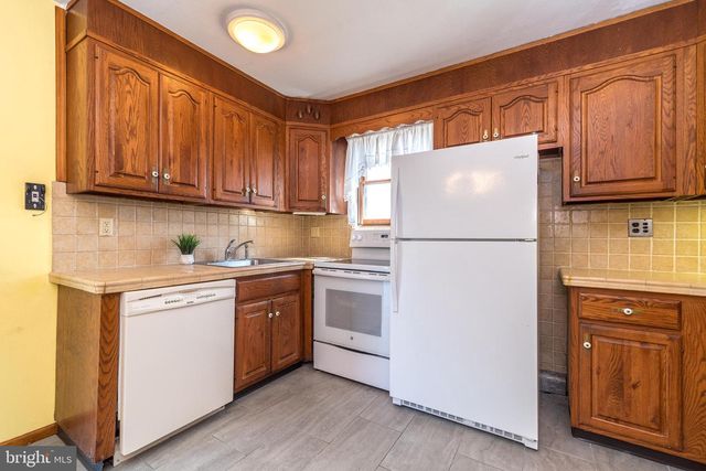 43 THIMBLEBERRY LN, Levittown, PA 19054