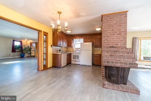 43 THIMBLEBERRY LN, Levittown, PA 19054