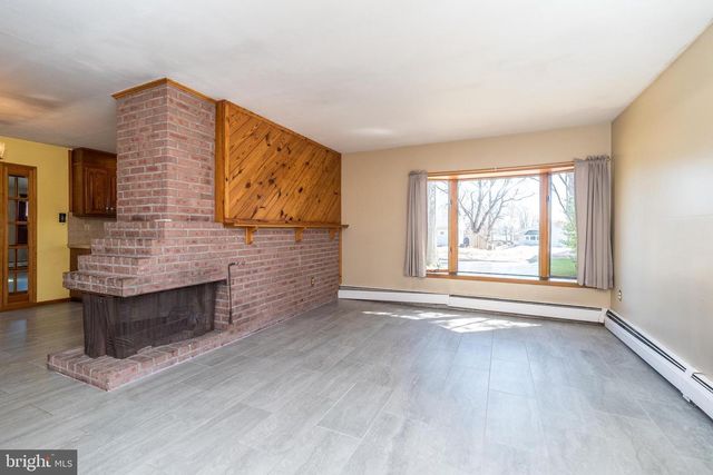 43 THIMBLEBERRY LN, Levittown, PA 19054