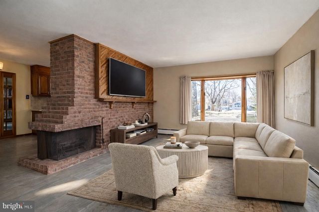 43 THIMBLEBERRY LN, Levittown, PA 19054