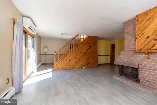 43 THIMBLEBERRY LN, Levittown, PA 19054