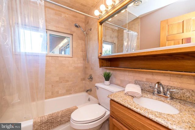 43 THIMBLEBERRY LN, Levittown, PA 19054