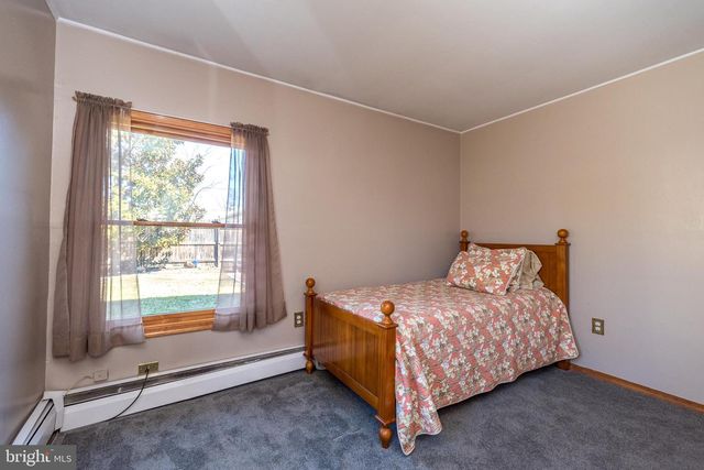 43 THIMBLEBERRY LN, Levittown, PA 19054