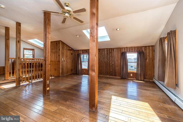 43 THIMBLEBERRY LN, Levittown, PA 19054