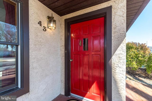 43 THIMBLEBERRY LN, Levittown, PA 19054