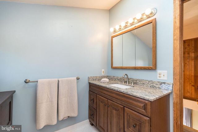 43 THIMBLEBERRY LN, Levittown, PA 19054