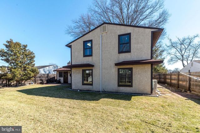 43 THIMBLEBERRY LN, Levittown, PA 19054