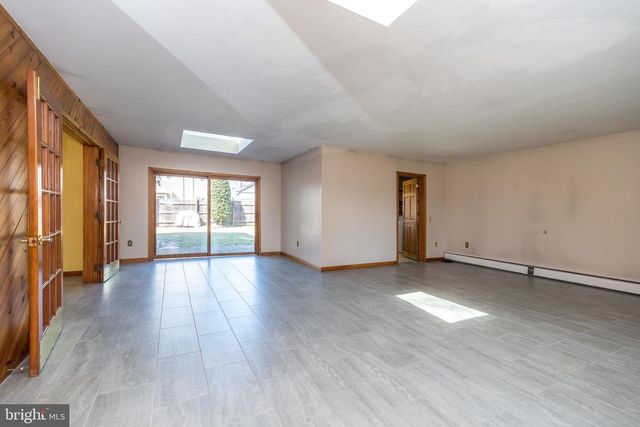 43 THIMBLEBERRY LN, Levittown, PA 19054