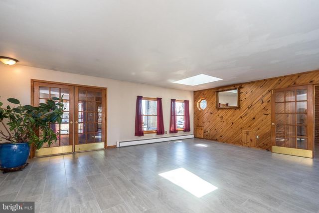 43 THIMBLEBERRY LN, Levittown, PA 19054