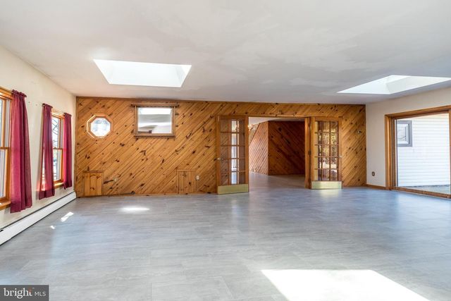 43 THIMBLEBERRY LN, Levittown, PA 19054