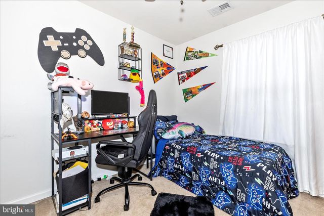 79 TIDEWATER TER, Falling Waters, WV 25419