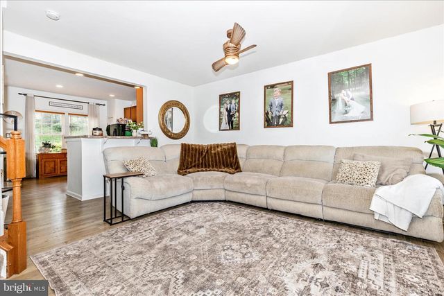 79 TIDEWATER TER, Falling Waters, WV 25419