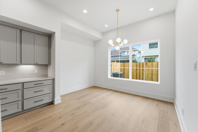 815B Lawrence Street, Houston, TX 77007